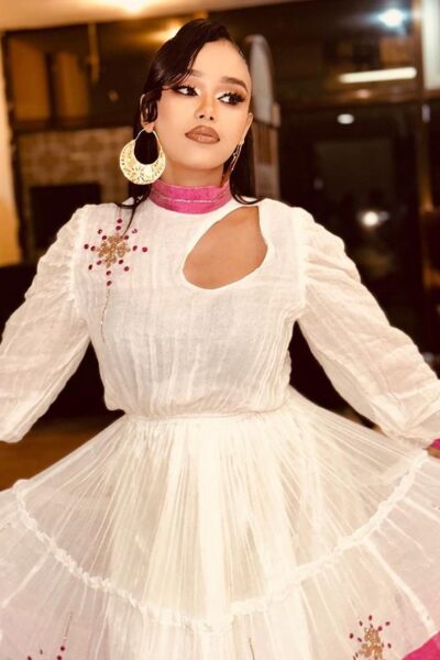Zuria Habesha Kemis – White with Red Cut-Out Neckline (Style 1)